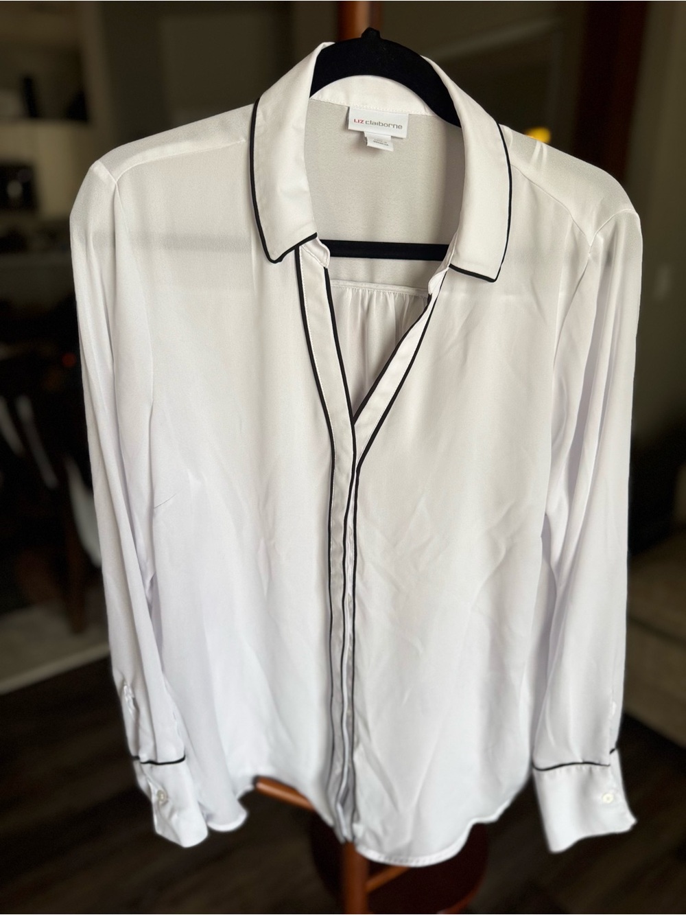 Liz Claiborne White Long-Sleeve Shirt with Black Piping